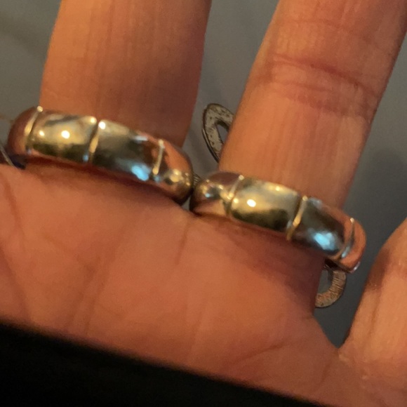 Fun Ring with elastic ring sizes so fits everyone - Picture 3 of 4